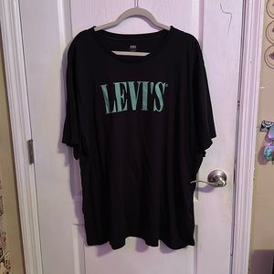 Levi’s Black T-shirt